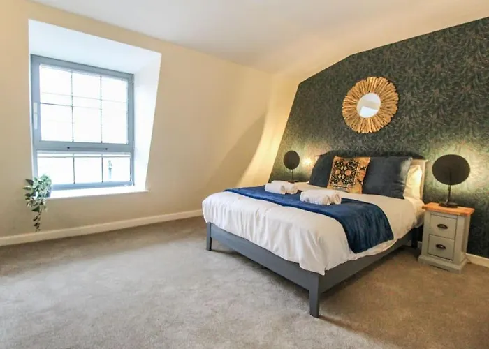 Luxurious 1 Bed Apartment With Free Parking