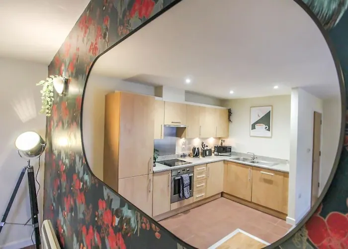 Luxurious 1 Bed Apartment With Free Parking