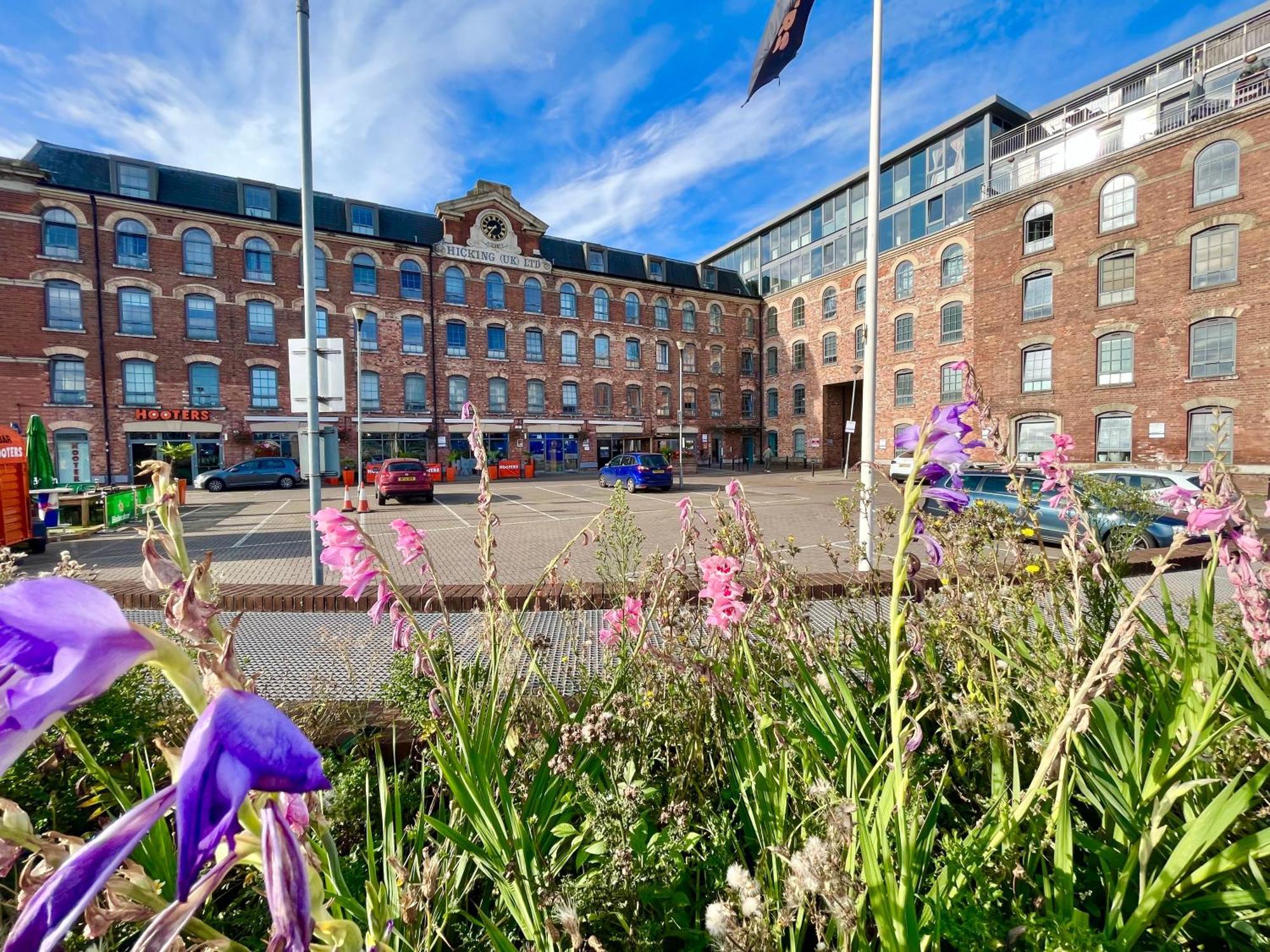 Apartment Luxurious 1 Bed With Free Parking