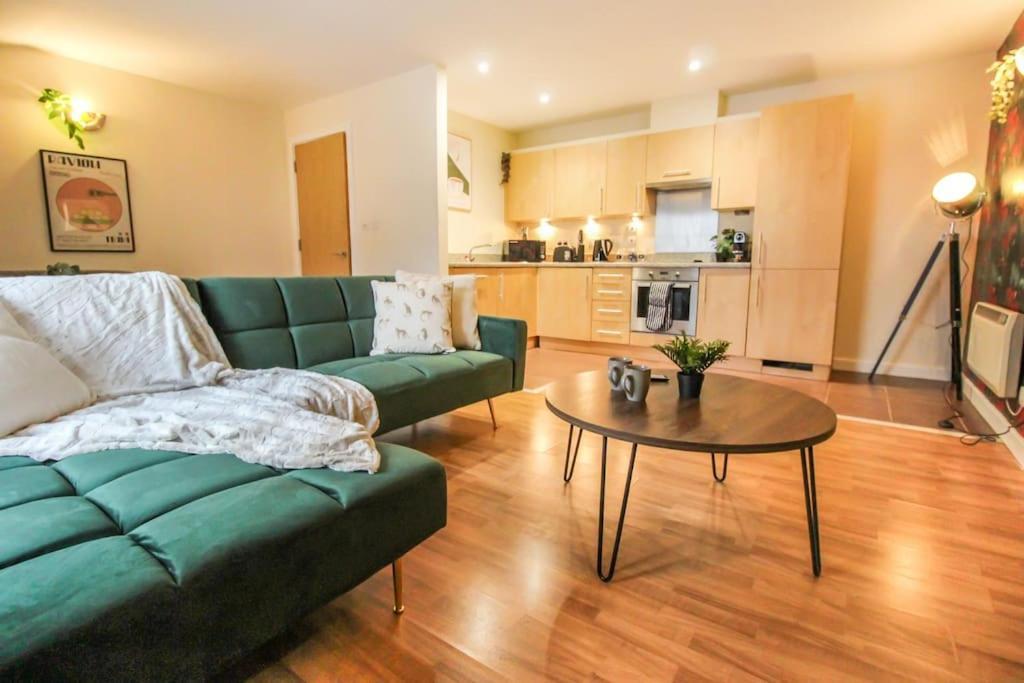 Luxurious 1 Bed With Free Parking Apartment