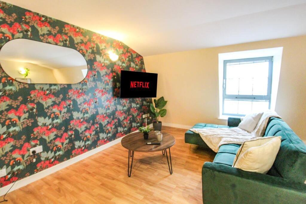 Luxurious 1 Bed With Free Parking Apartment
