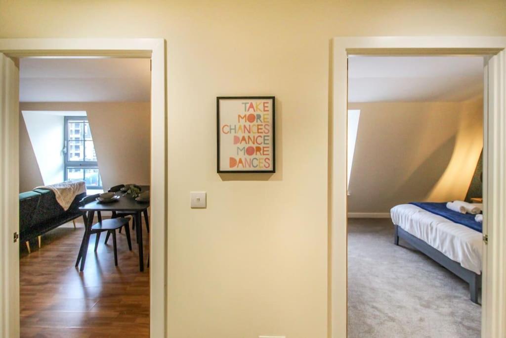 Luxurious 1 Bed With Free Parking Apartment